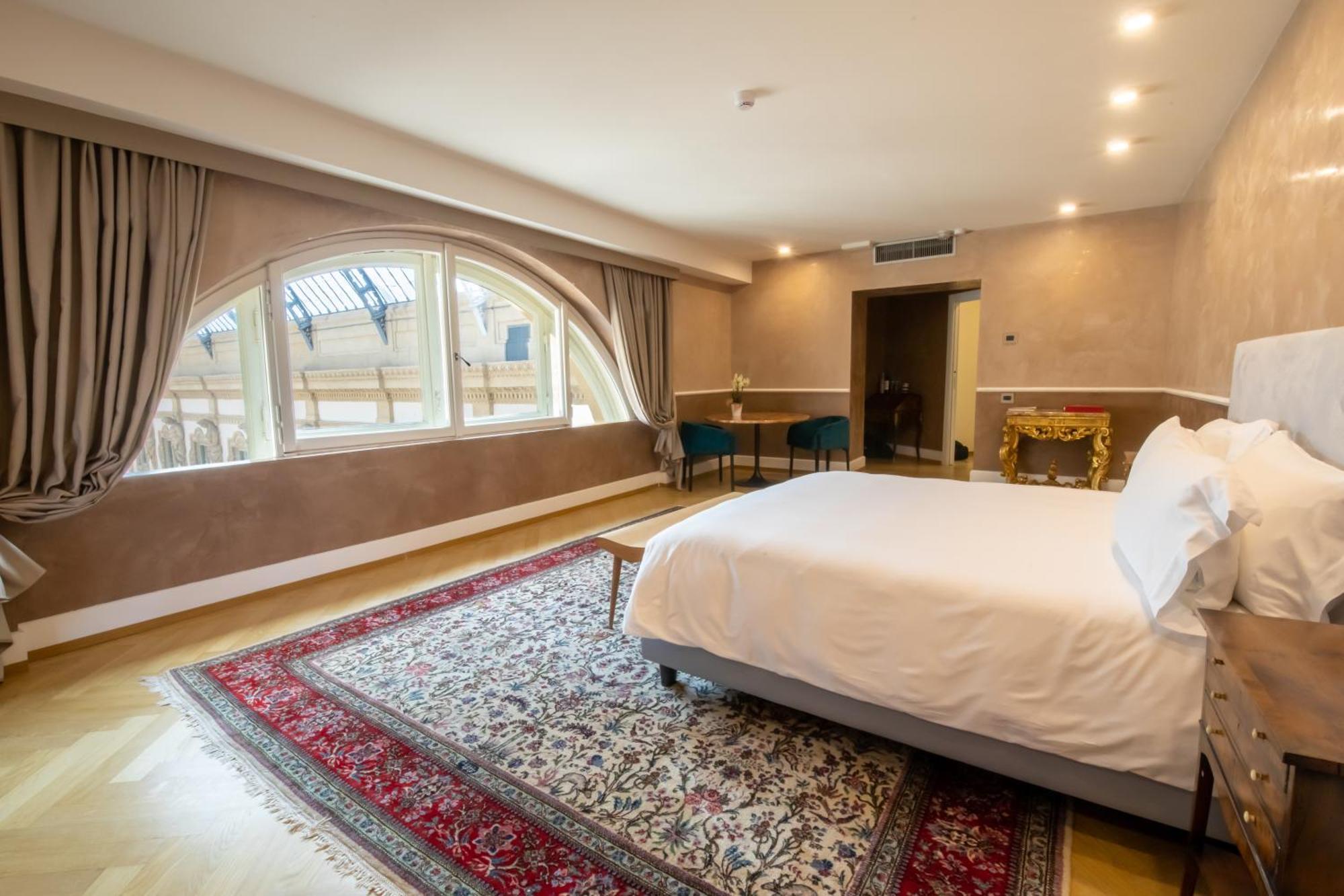 Galleria Vik Hotel 5*